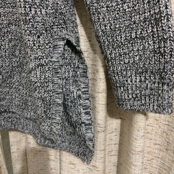 Torrid Marled Knit V-Neck Tunic Sweater - Picture 4 of 7